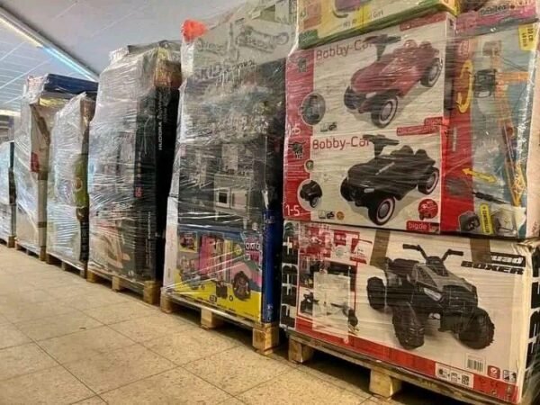Games liquidation pallets mixed with toys - Image 3