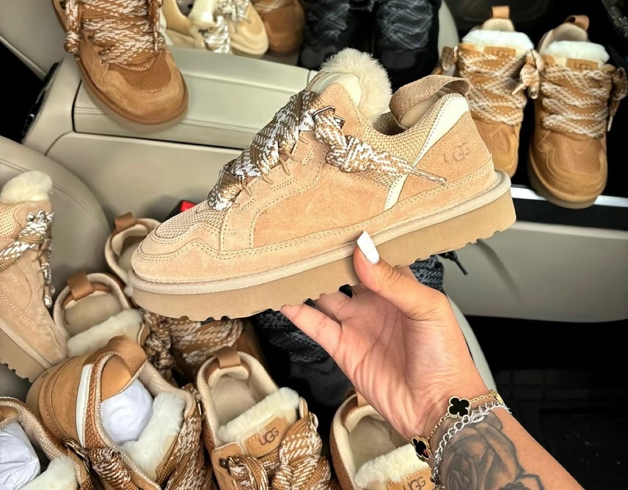 UGG sneakers Pallets liquidation Wholesale